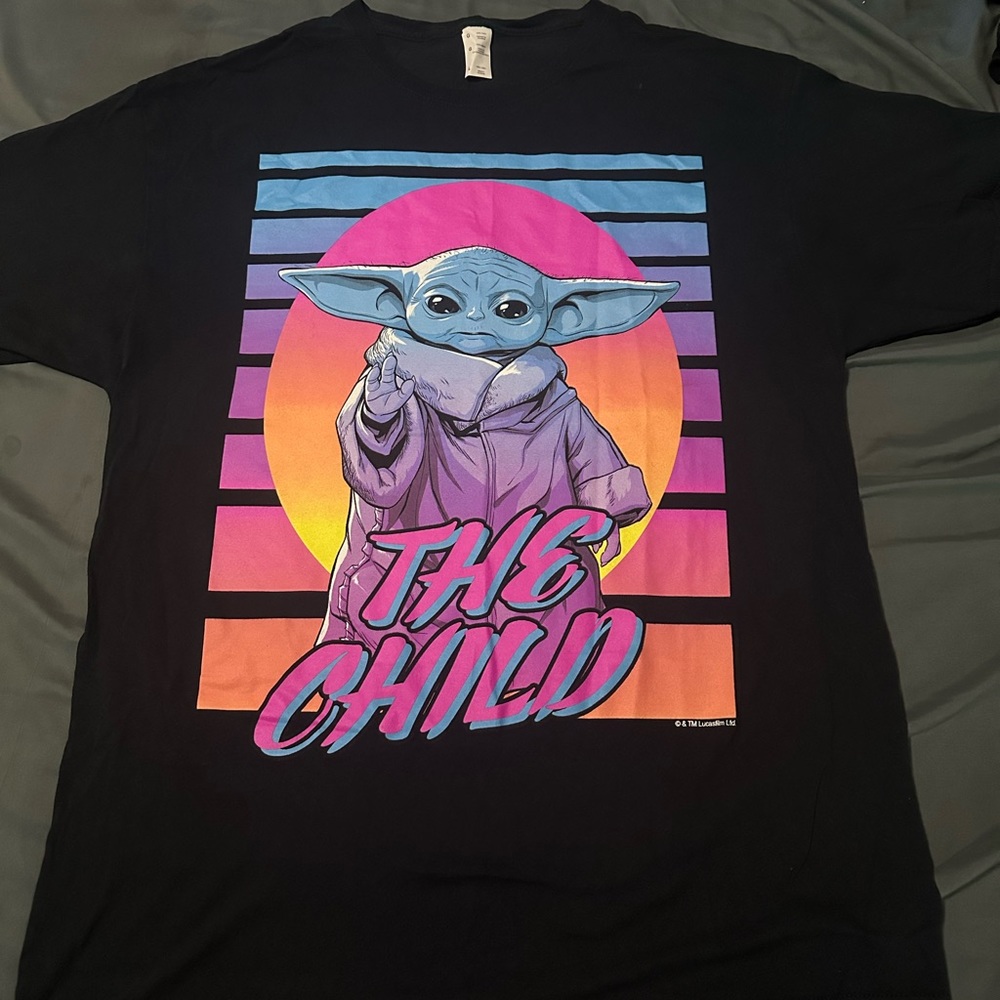 Black Star Wars shirt of grogu